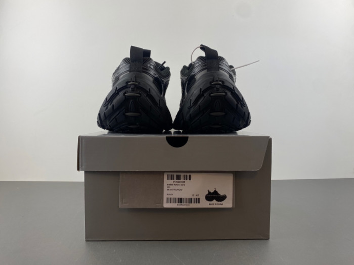 BLCG Sneaker 825418 WDWTS 1975