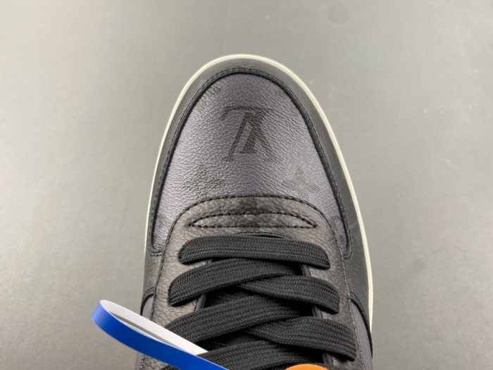 1V SNEAKERS 1V0425-318