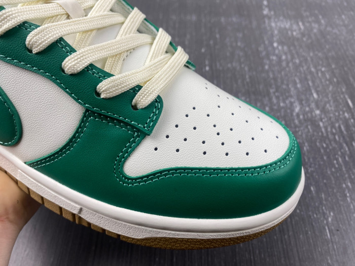 nike dunk low malachite university gold (w) fb7173-131