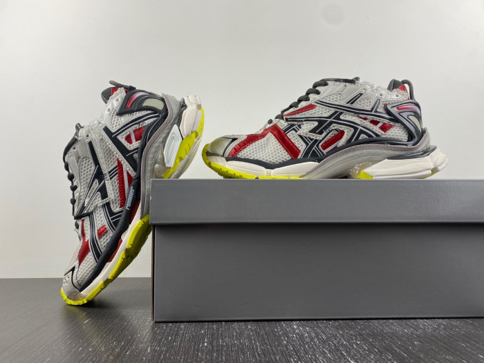 blcg runner sneaker 677403-w3rb6-9167