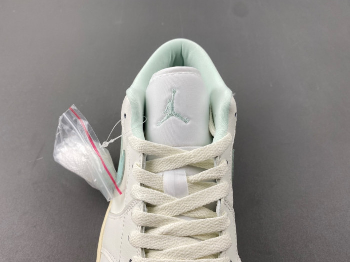 Air Jordan 1 Low Seafoam DC0774-134