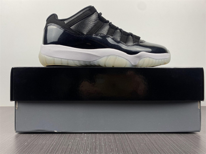 air jordan 11 low "72-10" av2187-001