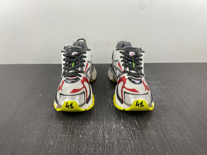 blcg runner sneaker 677403-w3rb6-9167