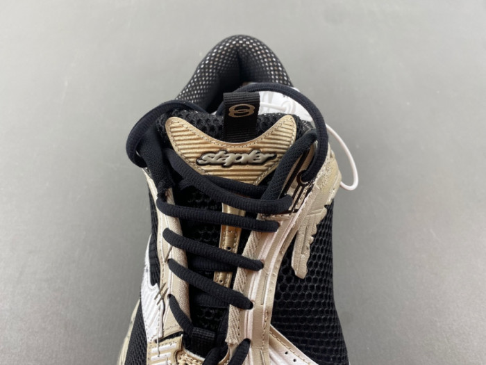 BLCG Sneaker 825418 WDWTS 1974