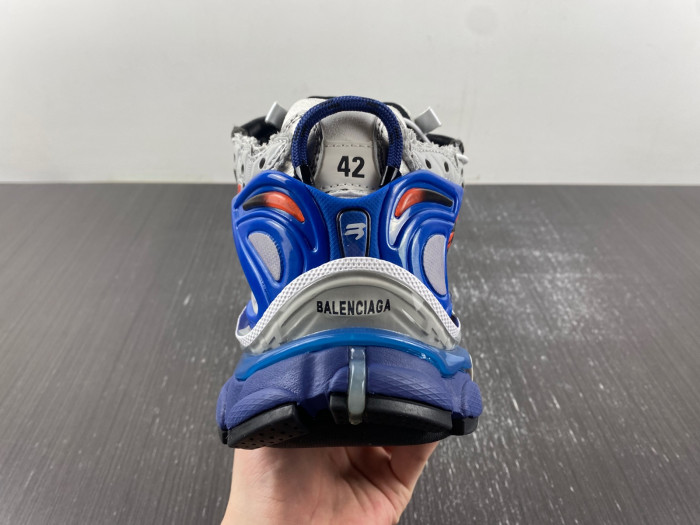 blcg runner sneaker 677403-w3rb6-1264