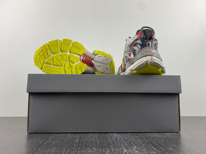 blcg runner sneaker 677403-w3rb6-9167