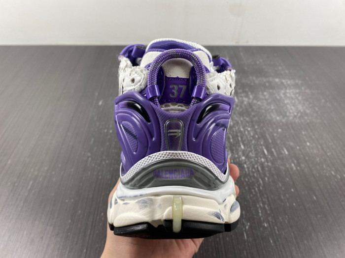 blcg runner sneaker 677402-w3rb3-5901