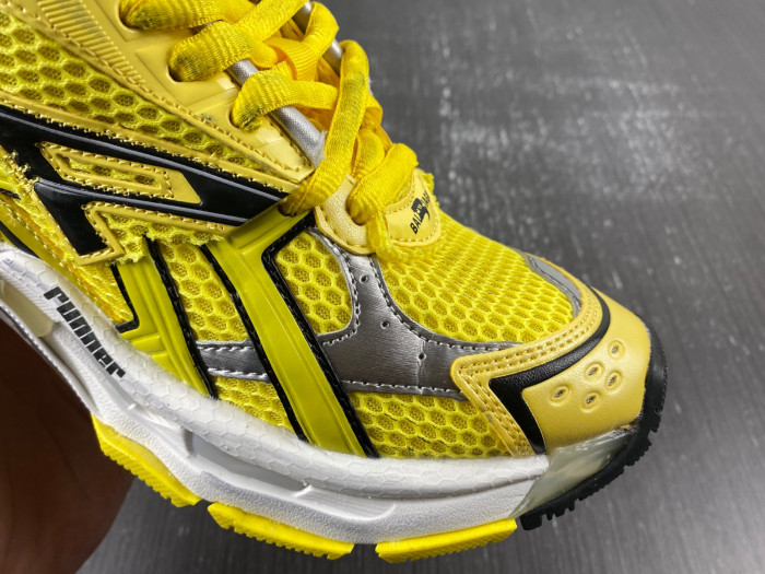 blcg runner sneaker 677402-w2rd3-0510