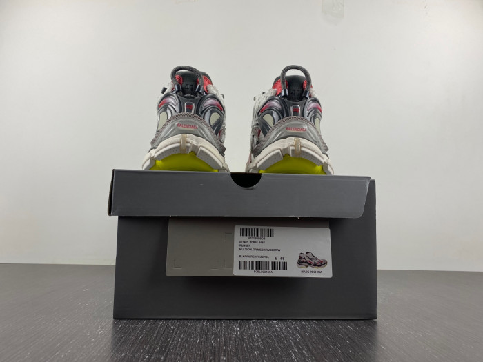 blcg runner sneaker 677403-w3rb6-9167