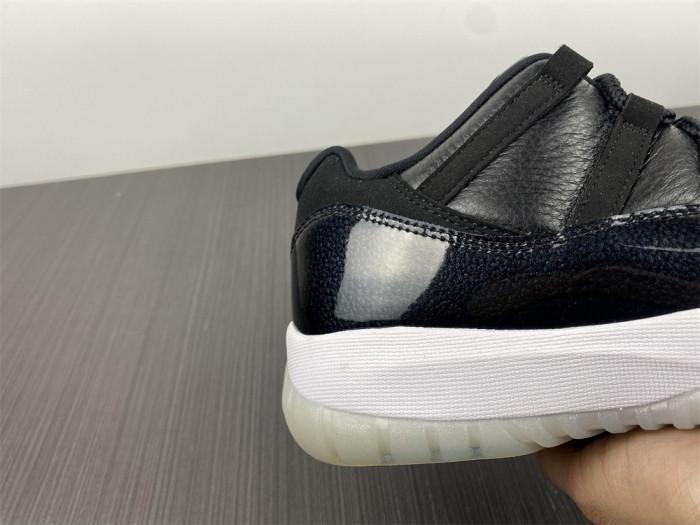 air jordan 11 low "72-10" av2187-001