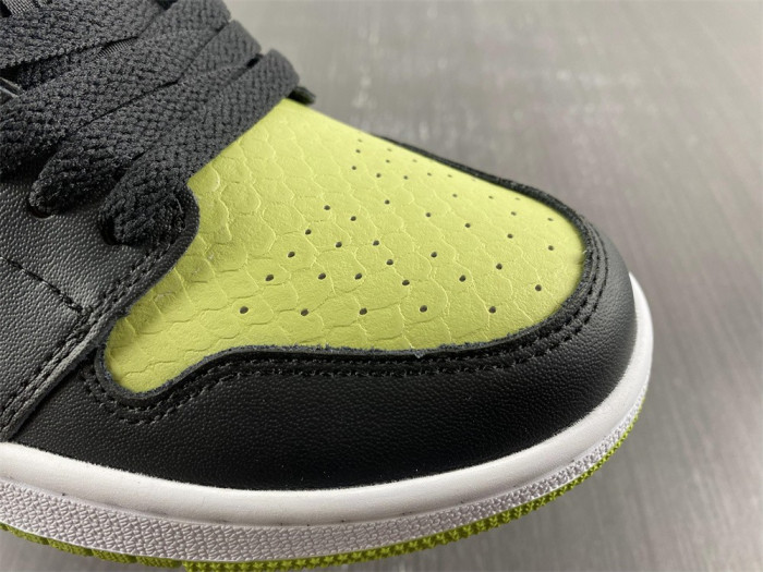 air jordan 1 low snakeskin vivid green dx4446-301