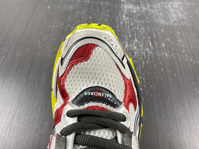 blcg runner sneaker 677403-w3rb6-9167