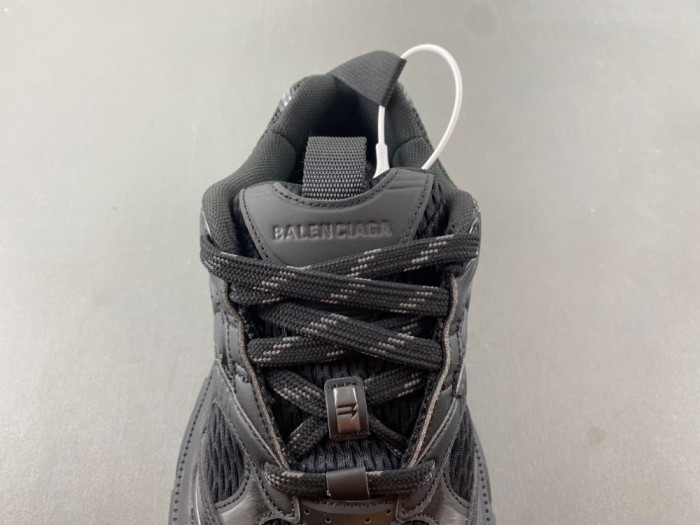 BLCG Sneaker 825418 WDWTS 1975