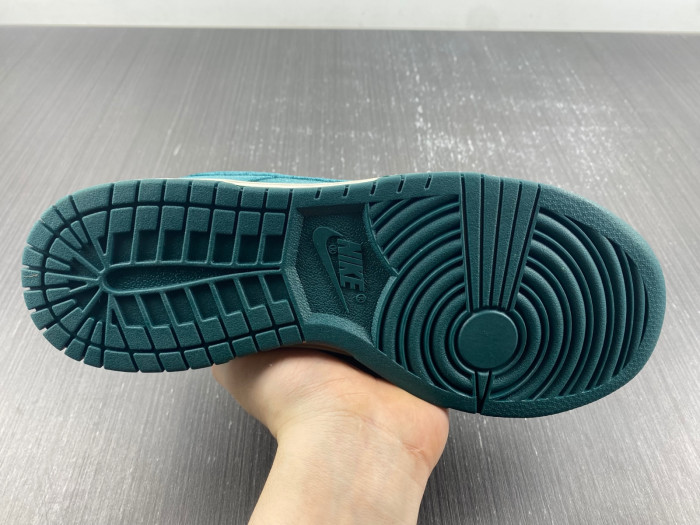 nike dunk low green velvet (w) - dz5224-300