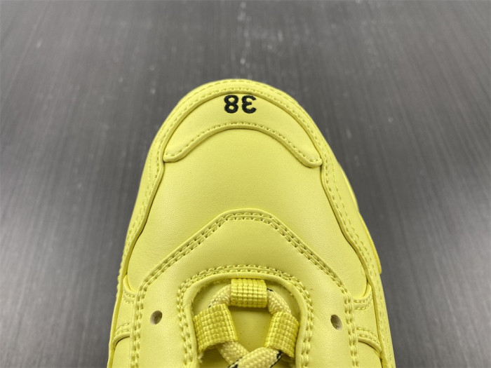 blcg sneaker triple.s sneakers 524039 w1fb5 2308