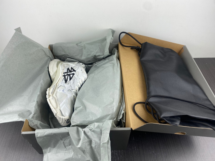 blcg runner sneaker bm5623-018