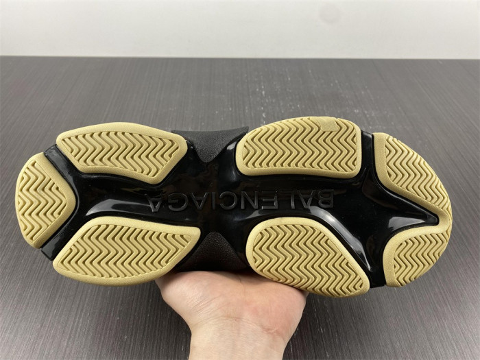 blcg sneaker triple.s sneakers 569326 w1fc3 9693