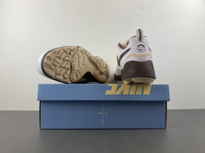 Travis Scott x Nike Zoom Field Jaxx “Ligh Chocolate” HQ3073-100