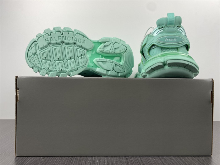 blcg track trainer green 542436 w3fe3 3800