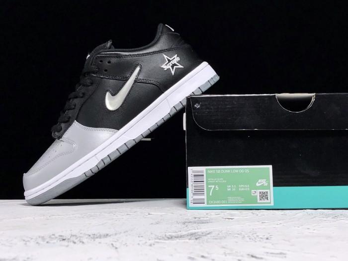 Supreme x Nike SB Dunk Low Silver Black CK3480-001