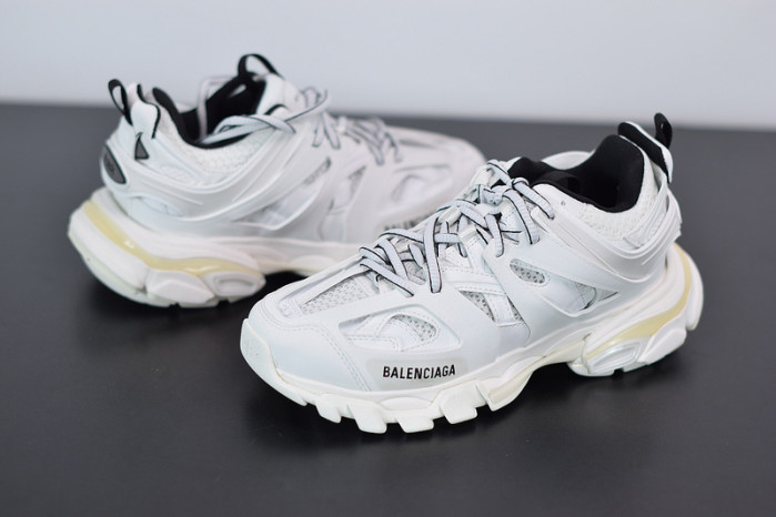 blcg track trainer white and black 542436 w3ac1 9010