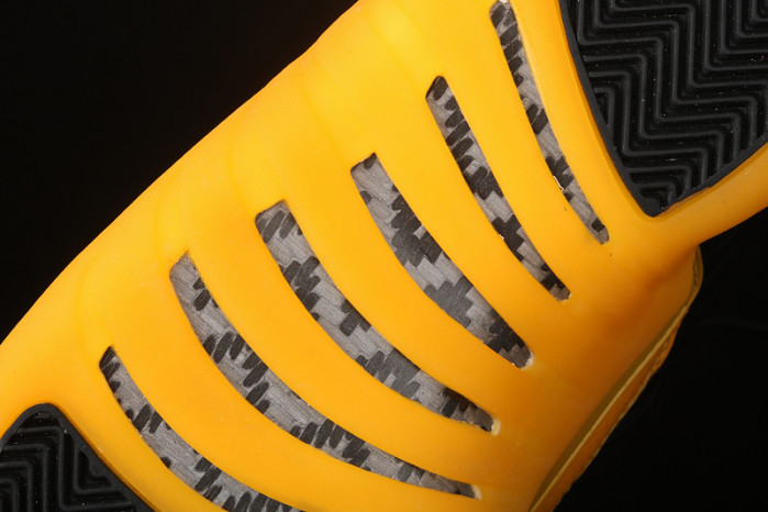 air jordan 12 retro black university gold 130690-070