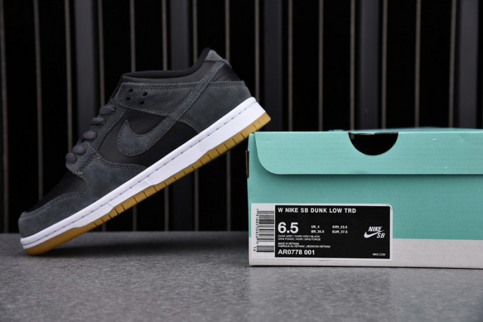nike sb dunk low dark grey black gum ar0778-001