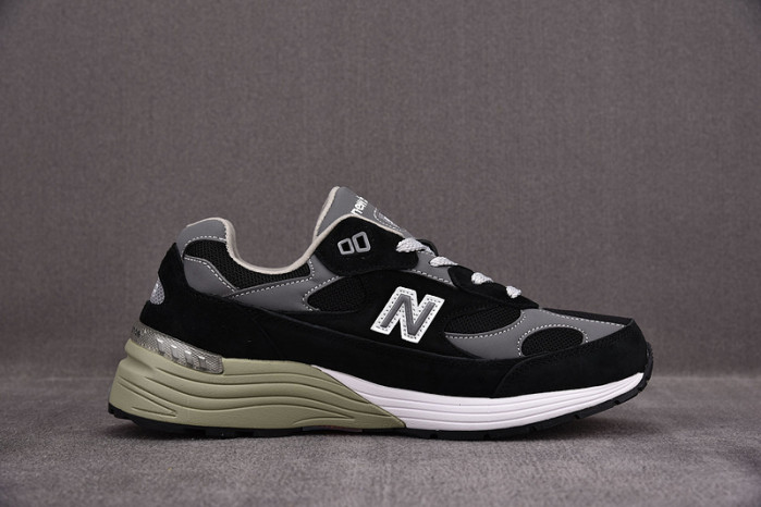 new balance sneaker m992bk