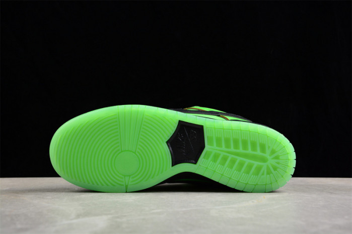 the powerpuff girls x nike dunk low pro sb qs 