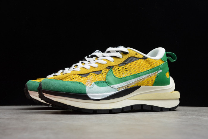 nike vaporwaffle sacai tour yellow stadium green cv1363-700