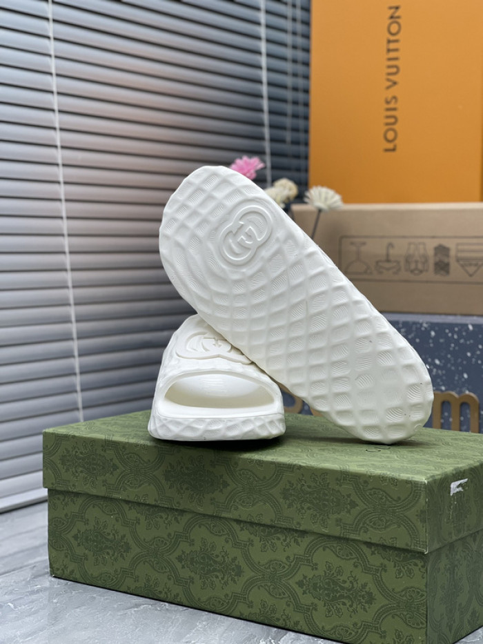 GUC* SLIPPERS DR258-074