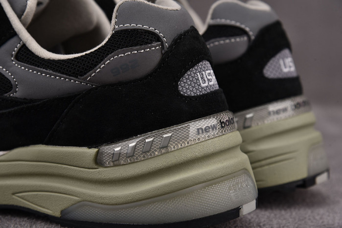 new balance sneaker m992bk
