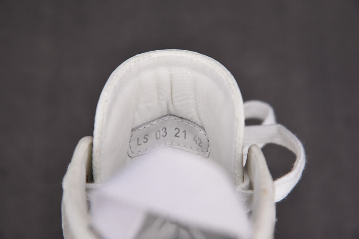 D10R B28 Sneakers High Top