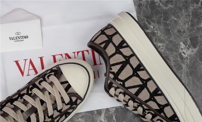 v*lentino sneakers va1085-225