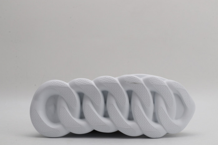 vers chain reaction sneakers