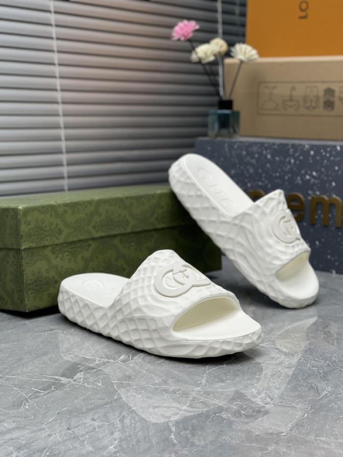 GUC* SLIPPERS DR258-074