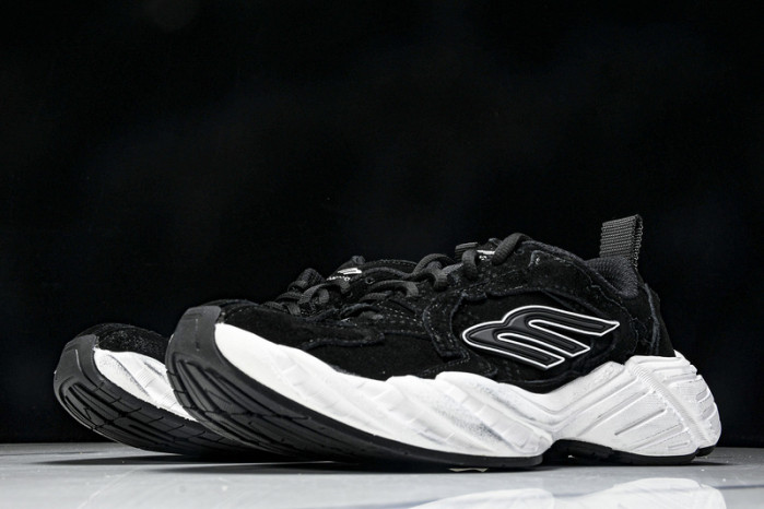 BLCG Sneaker 825418 WDWTS 1977