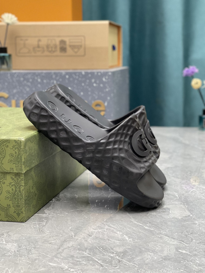 GUC* SLIPPERS DR258-075