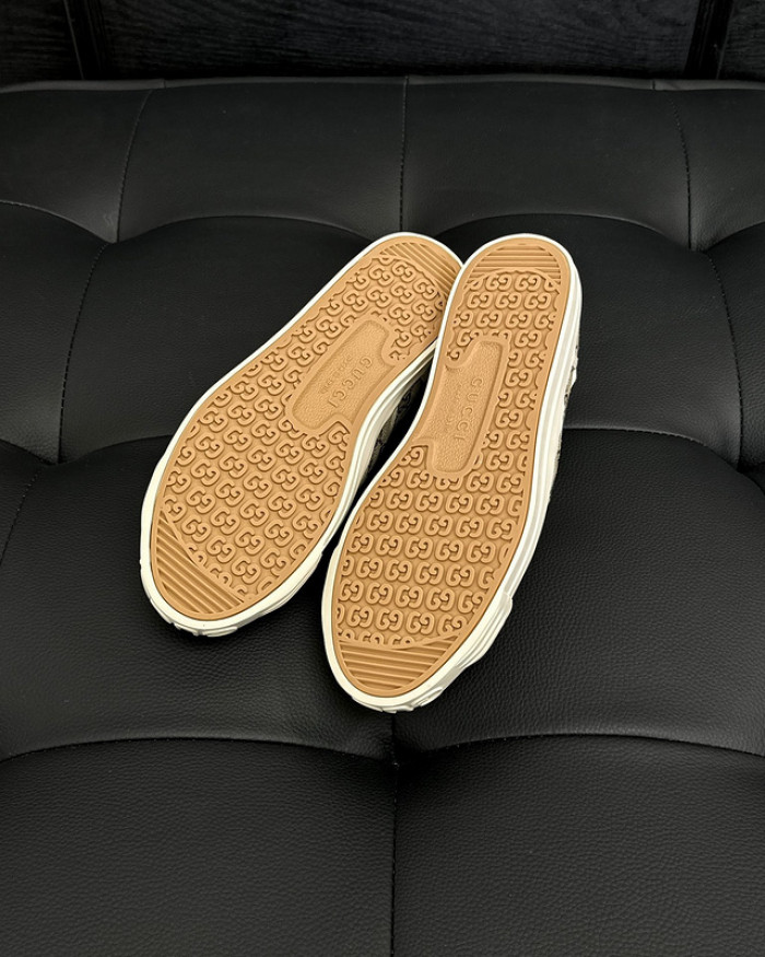 G*u*i low-top sneaker gu0613-026