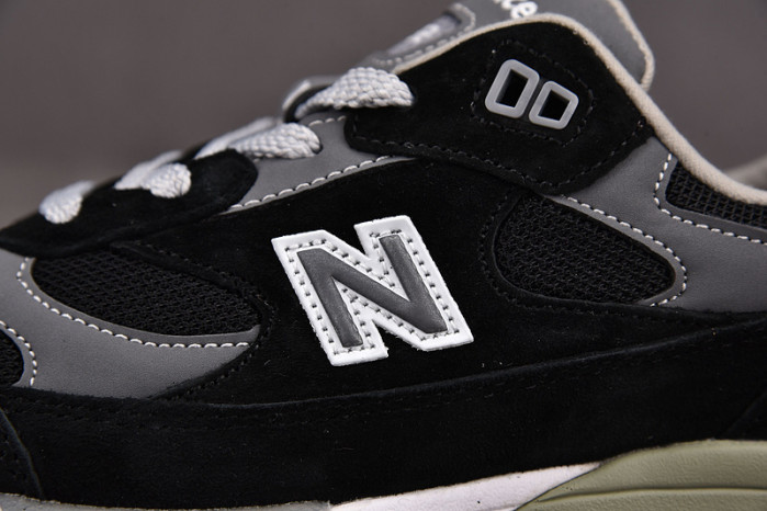new balance sneaker m992bk