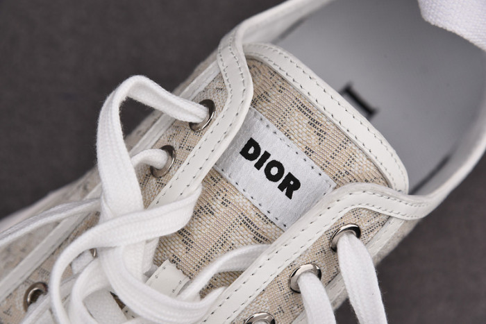 D10R B28 Sneakers Low Top