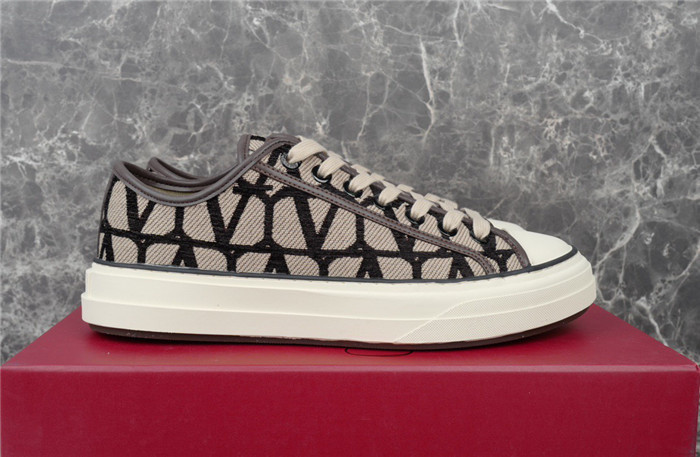 v*lentino sneakers va1085-225