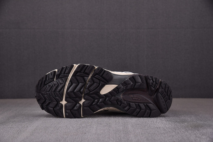 As*ic*s 1011b895-200