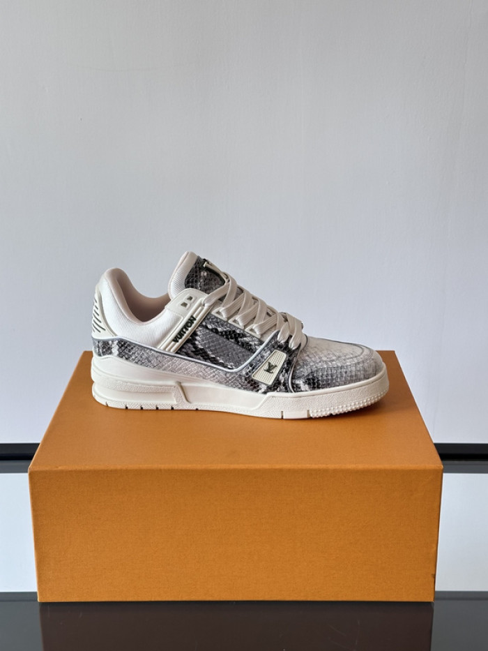 1V SNEAKERS 1V0425-209