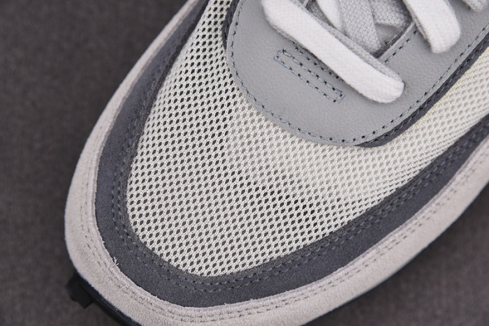 nike ld waffle sacai summit white bv0073-100