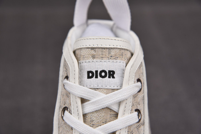 D10R B28 Sneakers High Top