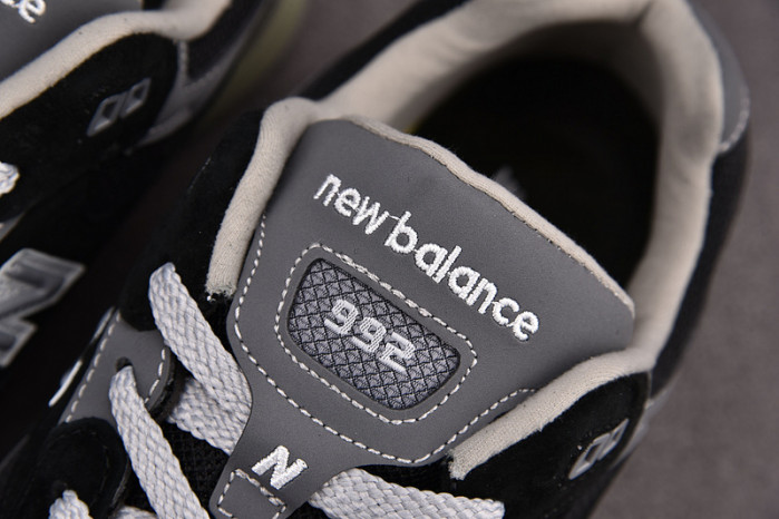 new balance sneaker m992bk