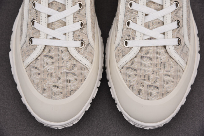 D10R B28 Sneakers High Top