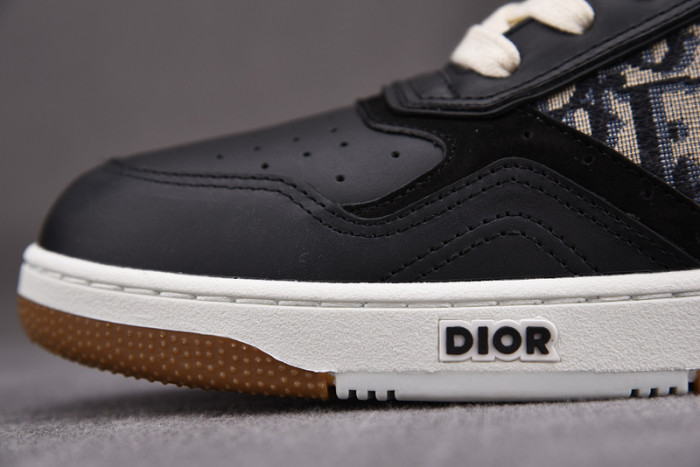 D10R B27 SNEAKERS