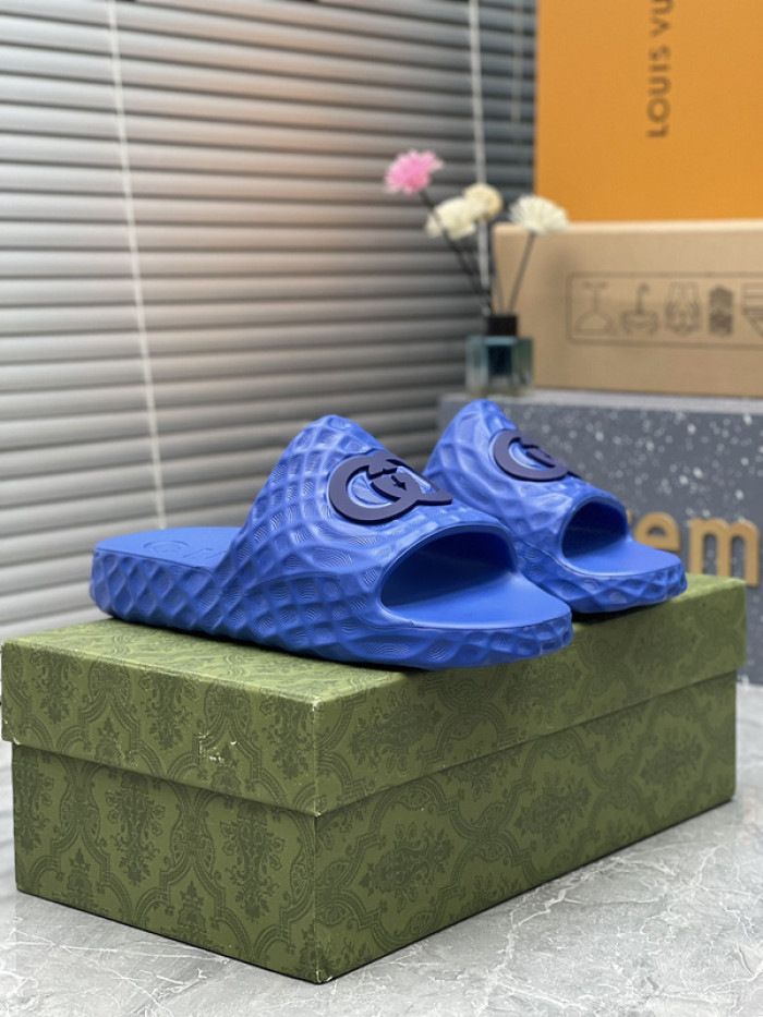 GUC* SLIPPERS DR258-077